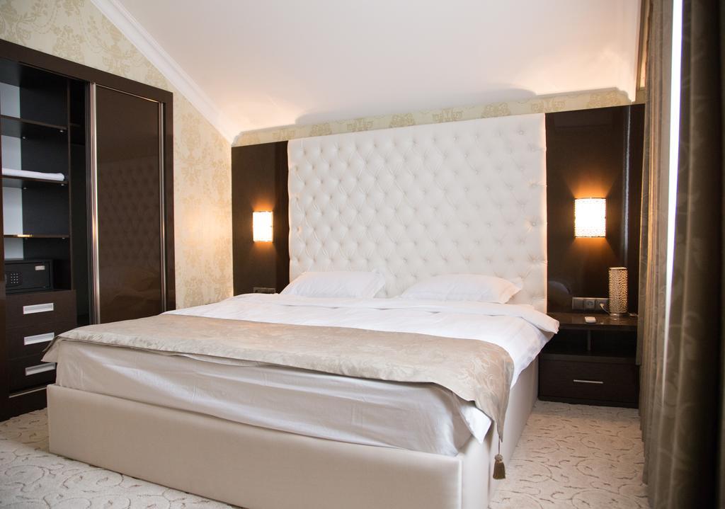 Premier Hotel ビシュケク エクステリア 写真
