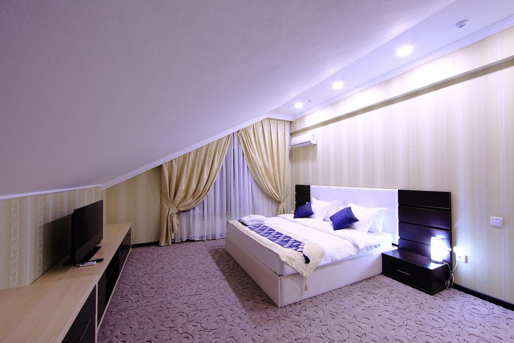 Premier Hotel ビシュケク エクステリア 写真