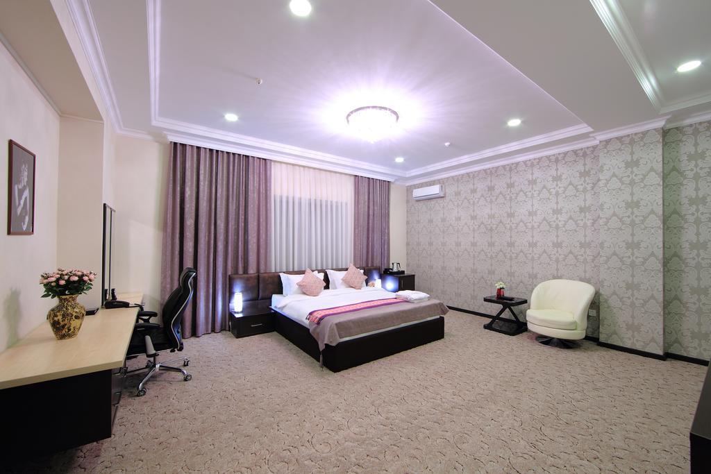 Premier Hotel ビシュケク エクステリア 写真