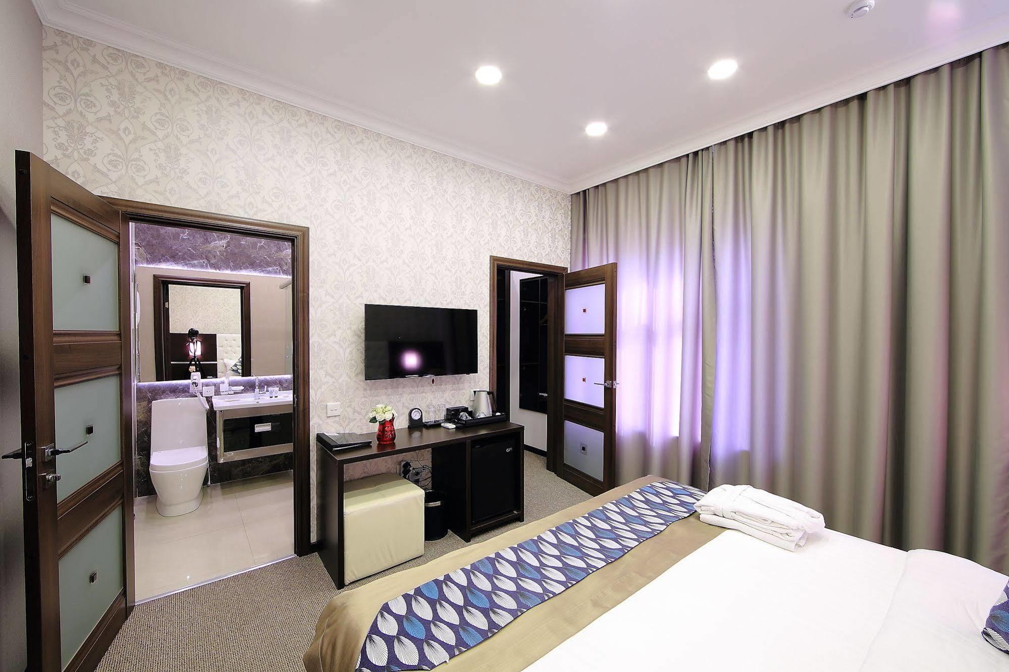 Premier Hotel ビシュケク エクステリア 写真