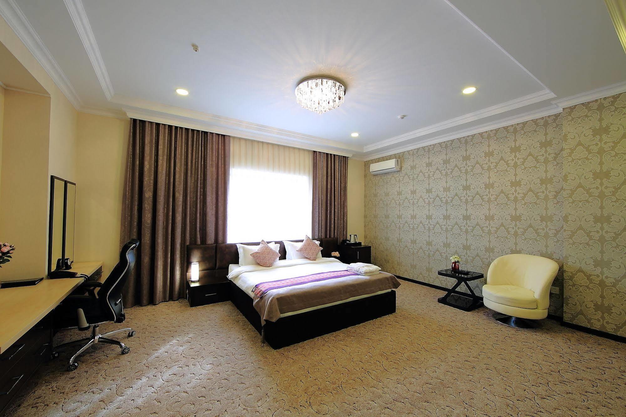 Premier Hotel ビシュケク エクステリア 写真